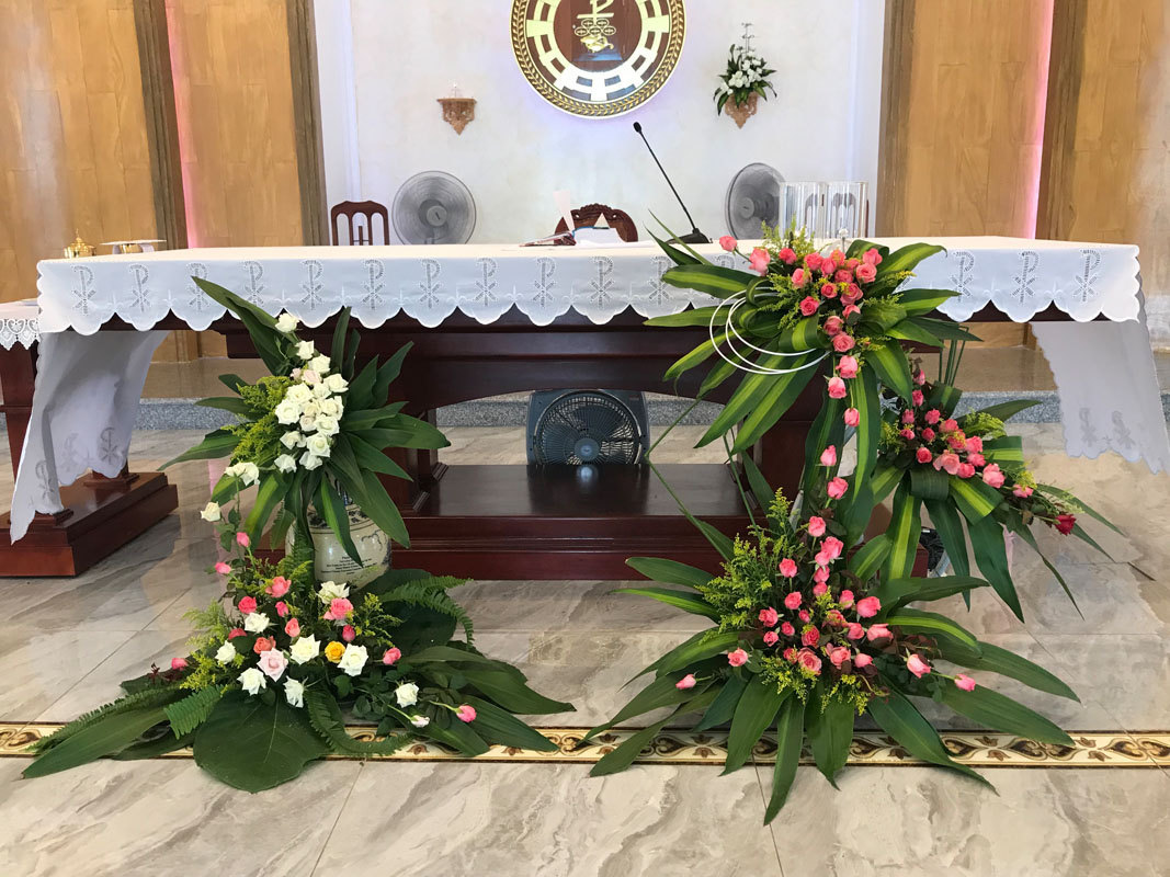 Tổng hợp hơn 48 ảnh về các mẫu cắm hoa trong nhà thờ - NEC
