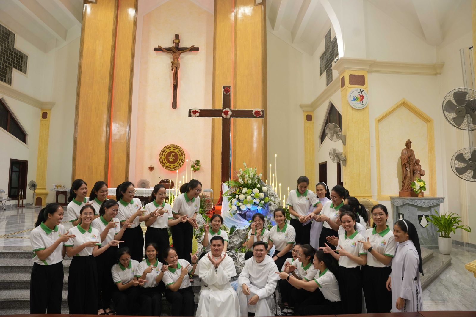 Hội Dòng Nữ Đa Minh Thái Bình: Hân hoan Đón Thánh Giá Đại Hội Giới Trẻ Giáo Tỉnh Hà Nội XXI