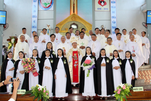 Dòng nữ Đa Minh Thái Bình mừng Hồng ân Thánh hiến 2015