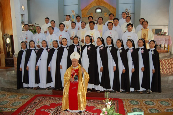 Hội Dòng Nữ Đa Minh Thái Bình mừng hồng ân thánh hiến năm 2012