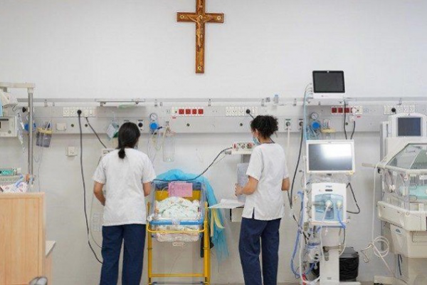 Bệnh viện Thánh Gia ở Bethlehem gặp khó khăn