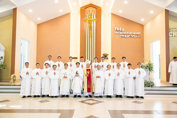 Thánh lễ truyền chức 16 tân Phó tế của tỉnh Dòng Đa Minh Việt Nam (05.3.2022)