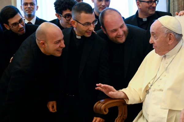 ĐTC nói với các linh mục của Roma: tôi đồng hành cùng anh em