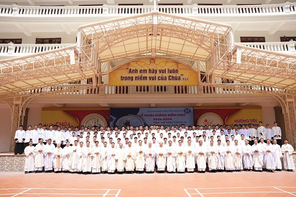 Đại chủng viện Thánh Tâm Thái Bình khai giảng năm học 2023 – 2024