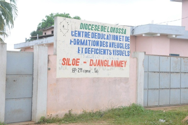 Các Nữ tu Nữ tỳ Ánh sáng của Đức Kitô dấn thân phục vụ người khiếm thị ở Benin
