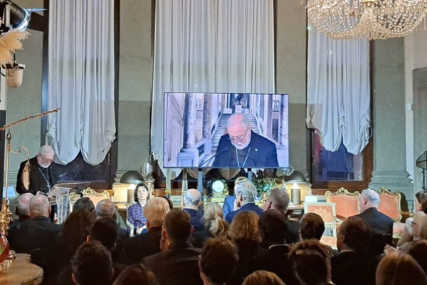 Lên án việc mang thai hộ, Đức Tổng Giám mục Gallagher nói rằng con người không thể trở thành hàng hóa giao dịch