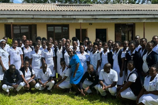 Các nữ tu Đa Minh tại Zimbabwe đào tạo giới trẻ trong lĩnh vực y tế