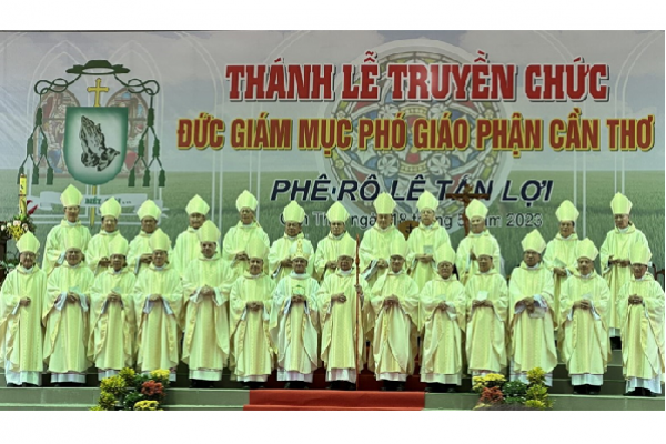 Thánh Lễ truyền chức giám mục cho Đức cha tân cử Phêrô Lê Tấn Lợi - Giám mục phó Giáo phận Cần Thơ