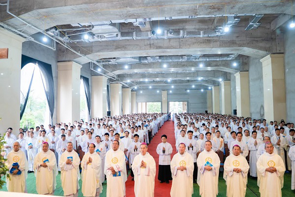 Giáo phận Thanh Hóa: Thánh lễ bế mạc khóa thường huấn linh mục Giáo tỉnh Hà Nội đợt II năm 2022