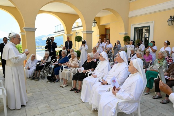 Đức Giáo hoàng Lêô XIV thăm Nhà dưỡng lão “Santa Marta” tại Castel Gandolfo