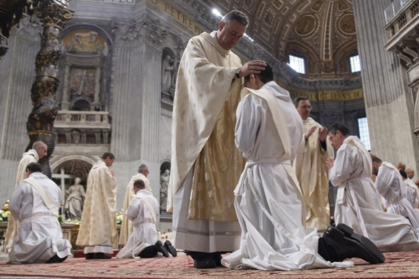 Trong Tông thư mới, Đức Thánh Cha kêu gọi canh tân việc đào tạo, tình huynh đệ và sứ vụ trong đời sống linh mục