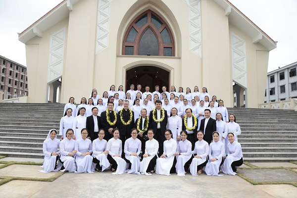 Phái đoàn Tòa Thánh đến thăm Hội Dòng Nữ Đa Minh Thái Bình