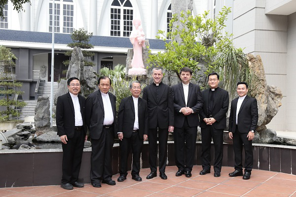 Phái đoàn Tòa Thánh thăm Chính quyền tỉnh Thái Bình, Chủng viện Thánh Tâm và Dòng Nữ Đa Minh Thái Bình