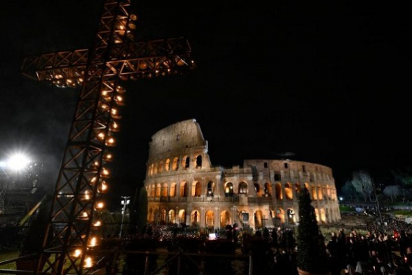 Lần đầu tiên ĐTC Phanxicô viết các bài suy niệm cho Đàng Thánh Giá tại Colosseo