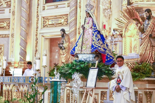 Tín hữu Philippines lần hạt Mân Côi vào nửa đêm, hiệp thông với Đức Thánh Cha cầu nguyện cho hòa bình
