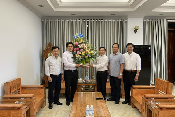 Cha Giám tỉnh và Ban Cố vấn Tỉnh dòng thăm viếng và chúc mừng đức tân Giám mục giáo phận Thái Bình