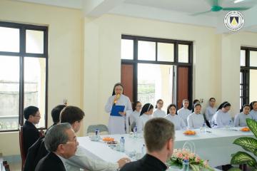 Hình ảnh phái đoàn Tòa Thánh đến thăm Chị em Hội Dòng Nữ Đa Minh Thái Bình