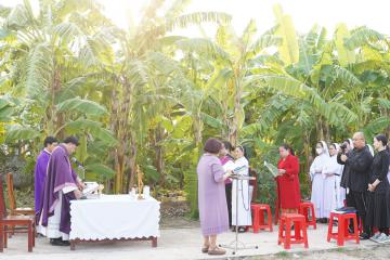 Hình ảnh: Thánh lễ cầu nguyện cho các Linh hồn tại Vườn thánh của Hội dòng