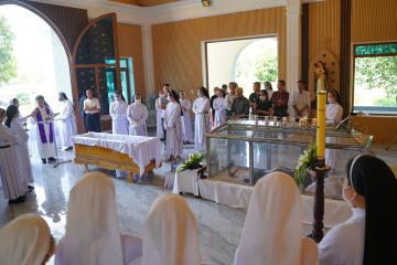 Hình ảnh: Nghi thức Khâm liệm, Thánh lễ tiễn đưa và kính viếng nữ tu Têrêxa Lê Thị Huệ, OP.
