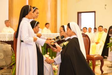 Hình ảnh: Hồng ân Tiên khấn và Vĩnh khấn