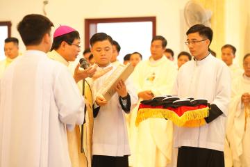 Hình ảnh: Hồng ân Tiên khấn và Vĩnh khấn