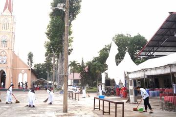 Hình ảnh: Làm phép và Cắt băng Khánh Thành Cộng đoàn Thánh Piô V Mỹ Hội