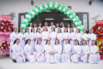 Hình ảnh: Làm phép và Cắt băng Khánh Thành Cộng đoàn Thánh Piô V Mỹ Hội