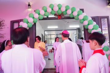 Hình ảnh: Làm phép và Cắt băng Khánh Thành Cộng đoàn Thánh Piô V Mỹ Hội