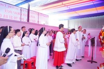Hình ảnh: Làm phép và Cắt băng Khánh Thành Cộng đoàn Thánh Piô V Mỹ Hội