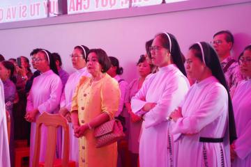 Hình ảnh: Làm phép và Cắt băng Khánh Thành Cộng đoàn Thánh Piô V Mỹ Hội