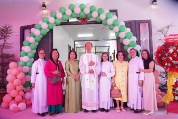 Hình ảnh: Làm phép và Cắt băng Khánh Thành Cộng đoàn Thánh Piô V Mỹ Hội