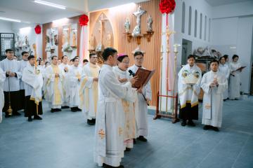 Hình ảnh: Thánh lễ Tạ ơn, cắt băng khánh thành và làm phép Ngôi Nhà mới Tu xá Thánh Giuse Thái Bình