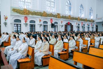 Hình ảnh: Thánh lễ Tạ ơn, cắt băng khánh thành và làm phép Ngôi Nhà mới Tu xá Thánh Giuse Thái Bình