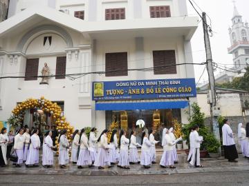 Hình ảnh: Thánh lễ Tạ ơn, cắt băng khánh thành và làm phép Ngôi Nhà mới Tu xá Thánh Giuse Thái Bình