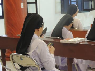 Hình ảnh Tĩnh tâm Dọn Khấn và Lặp lại Lời Khấn 2026