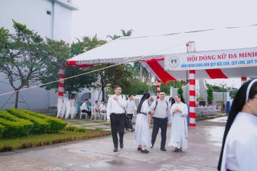 Chùm hình ảnh số 1: Thánh lễ Tạ ơn, Nghi thức Khấn Dòng và mừng Ngân khánh Khấn Dòng năm 2026 (1)