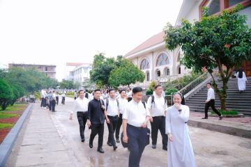 Chùm hình ảnh số 1: Thánh lễ Tạ ơn, Nghi thức Khấn Dòng và mừng Ngân khánh Khấn Dòng năm 2026 (1)