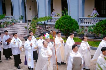 Chùm hình ảnh số 1: Thánh lễ Tạ ơn, Nghi thức Khấn Dòng và mừng Ngân khánh Khấn Dòng năm 2026 (1)