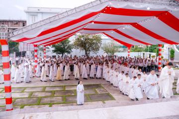 Chùm hình ảnh số 1: Thánh lễ Tạ ơn, Nghi thức Khấn Dòng và mừng Ngân khánh Khấn Dòng năm 2026 (1)