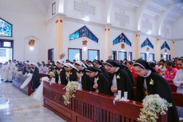 Chùm hình ảnh số 1: Thánh lễ Tạ ơn, Nghi thức Khấn Dòng và mừng Ngân khánh Khấn Dòng năm 2026 (1)
