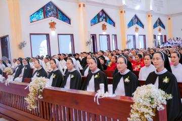 Chùm hình ảnh số 1: Thánh lễ Tạ ơn, Nghi thức Khấn Dòng và mừng Ngân khánh Khấn Dòng năm 2026 (1)