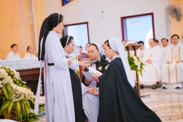 Chùm Hình ảnh số 2: Thánh lễ Tạ ơn, Nghi thức Khấn Dòng và mừng Ngân khánh Khấn Dòng năm 2026 (2)