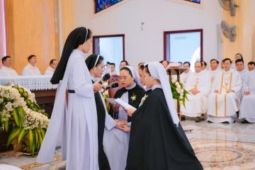 Chùm Hình ảnh số 2: Thánh lễ Tạ ơn, Nghi thức Khấn Dòng và mừng Ngân khánh Khấn Dòng năm 2026 (2)