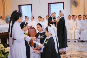 Chùm Hình ảnh số 2: Thánh lễ Tạ ơn, Nghi thức Khấn Dòng và mừng Ngân khánh Khấn Dòng năm 2026 (2)