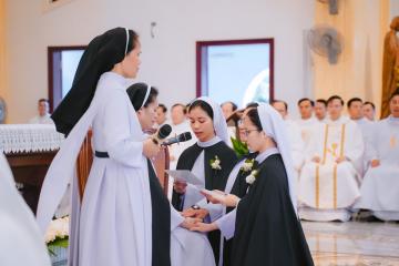 Chùm Hình ảnh số 2: Thánh lễ Tạ ơn, Nghi thức Khấn Dòng và mừng Ngân khánh Khấn Dòng năm 2026 (2)