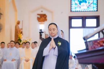 Chùm Hình ảnh số 2: Thánh lễ Tạ ơn, Nghi thức Khấn Dòng và mừng Ngân khánh Khấn Dòng năm 2026 (2)