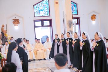 Chùm Hình ảnh số 2: Thánh lễ Tạ ơn, Nghi thức Khấn Dòng và mừng Ngân khánh Khấn Dòng năm 2026 (2)