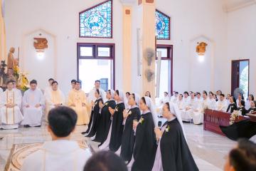 Chùm Hình ảnh số 2: Thánh lễ Tạ ơn, Nghi thức Khấn Dòng và mừng Ngân khánh Khấn Dòng năm 2026 (2)
