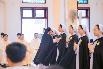 Chùm Hình ảnh số 2: Thánh lễ Tạ ơn, Nghi thức Khấn Dòng và mừng Ngân khánh Khấn Dòng năm 2026 (2)