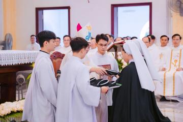 Chùm Hình ảnh số 2: Thánh lễ Tạ ơn, Nghi thức Khấn Dòng và mừng Ngân khánh Khấn Dòng năm 2026 (2)